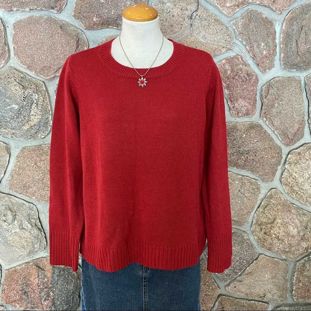 🧶Brick red acrylic knit sweater.